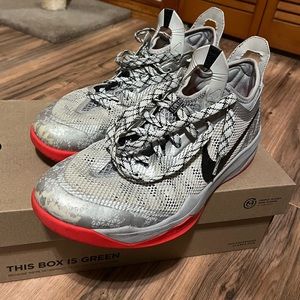 Nike Crusader basketball shoes, size 13